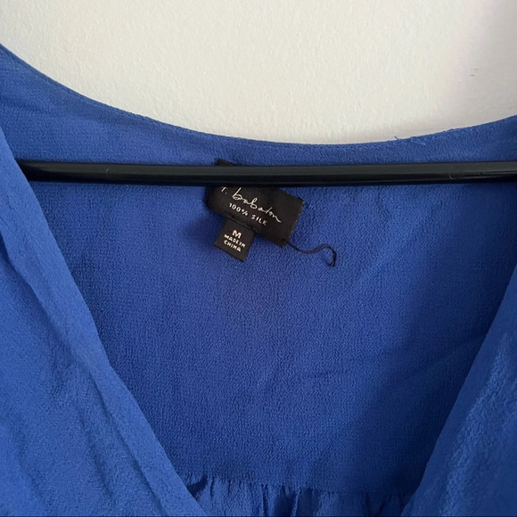 1 🧡 Aritzia Talula Silk Long Sleeve Top - Picture 2 of 3